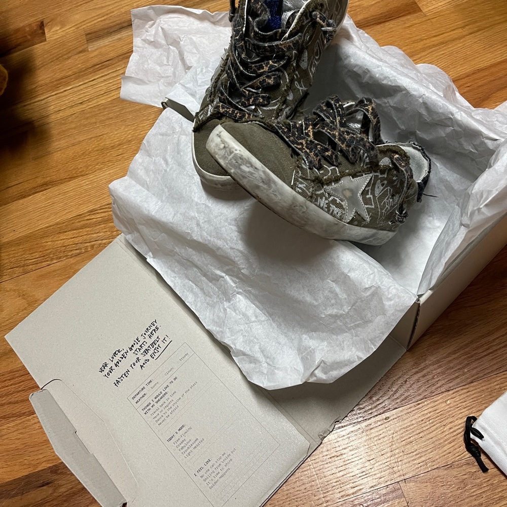 Golden Goose Khaki Sneakers with White Star - Picture 12 of 16